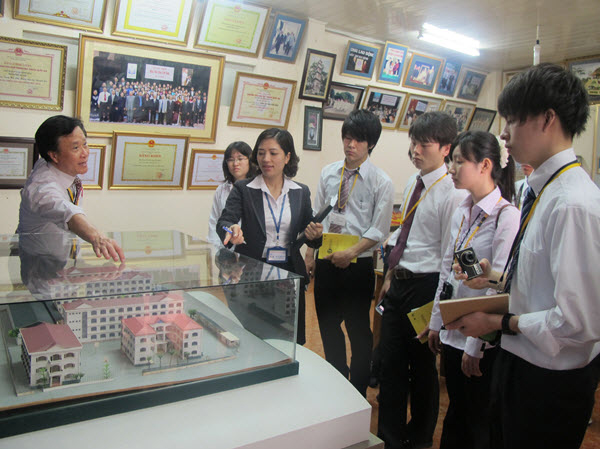 Học sinh trường Kosen sang thăm trường Nguyễn Siêu Hà Nội