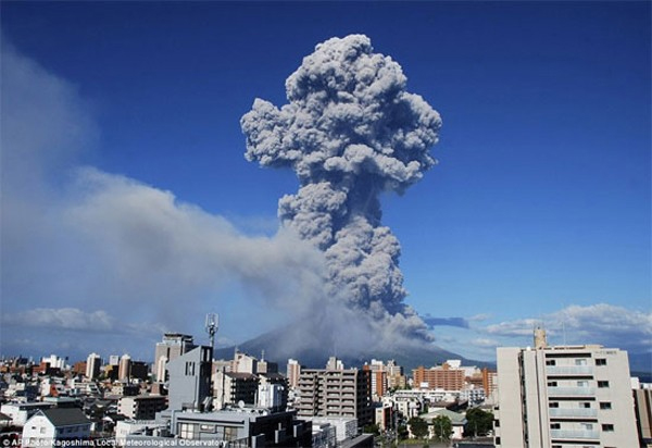 Ngất ngây vẻ đẹp của những ngọn núi lửa hung dữ nhất Nhật Bản